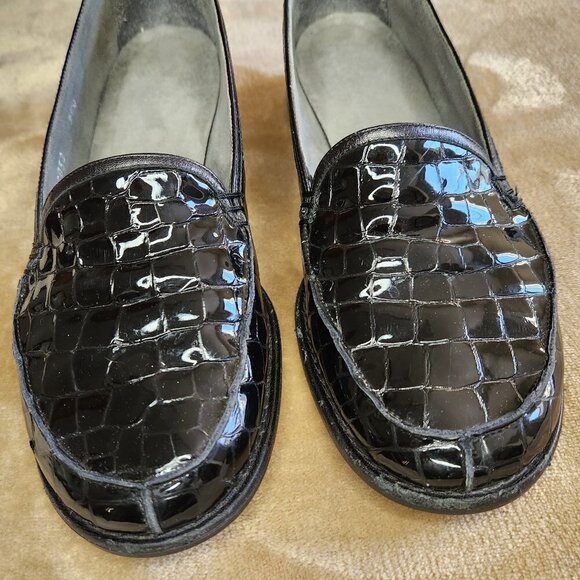 Stuart Weitzman  Black Loafer Crocodile Pattern - Picture 4 of 8
